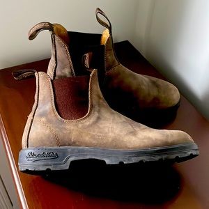Size 5.5 blundstones (size 8-8.5 women)